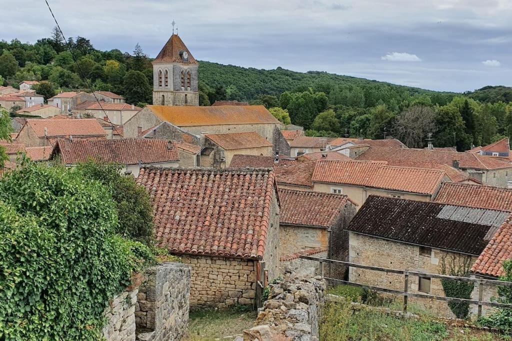 Gite Coquille Saint Jacques Villa Nanteuil-en-Vallee ภายนอก รูปภาพ